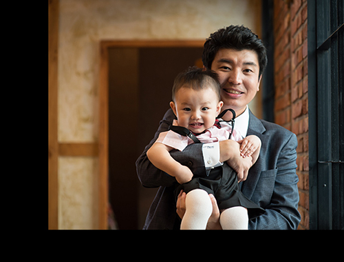 홈촬영 - 부모와 함께하는 따뜻한 가족 스냅사진