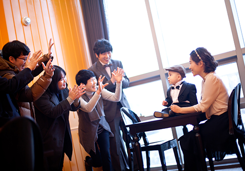 돌스냅 - 가족과 함께하는 첫돌 기념사진